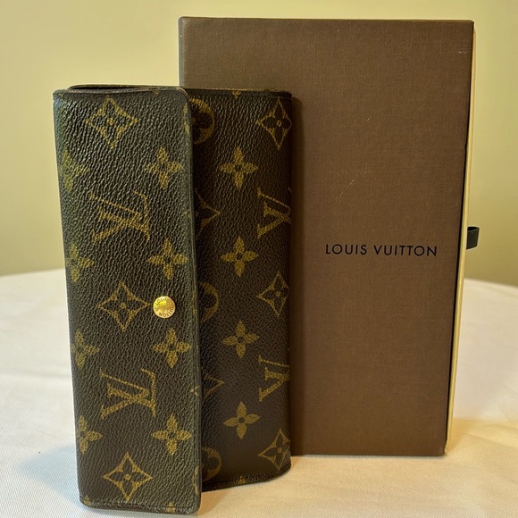 Louis Vuitton International Wallet - Picture 1 of 7